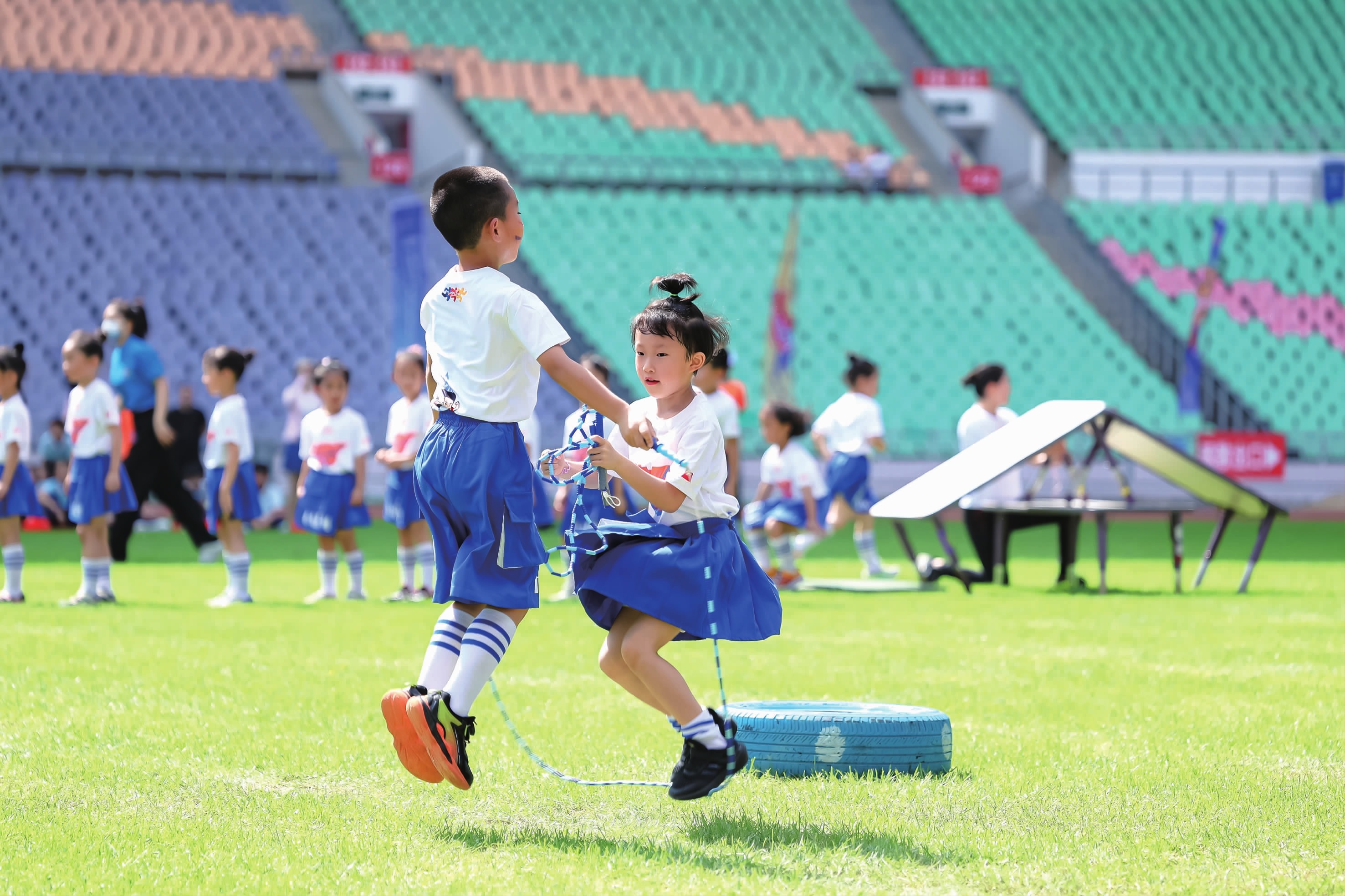 《方舟生存飞升》失落禁域新生物“诡狱犬”首曝，感恩节活动“火鸡审判”回归